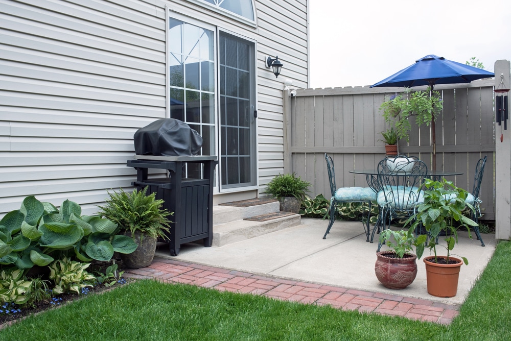 Cozy,Condo,Garden,Patio,With,Plants